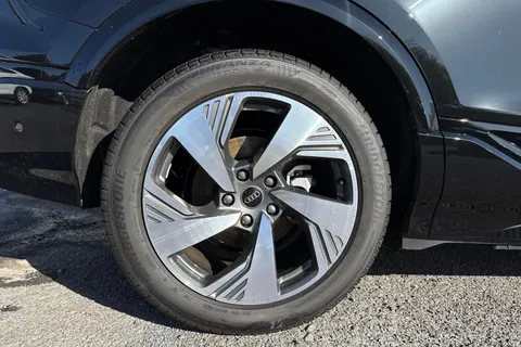 Audi Q6 E-Tron 83kWh S line Auto 5dr Thumbnail #12