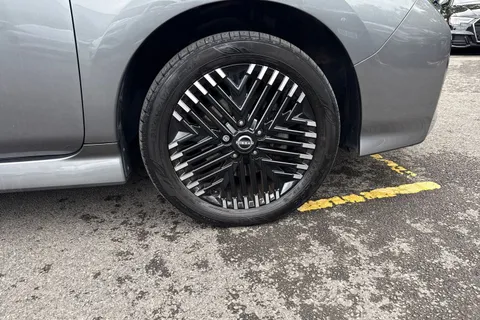 DS72WWC Nissan Leaf 59kWh e+ Tekna Auto 5dr Thumbnail #7