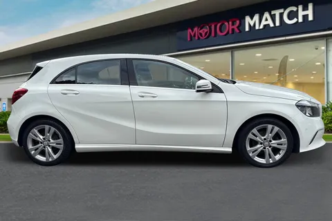 PY66DEU Mercedes-Benz A Class 1.5 A180d Sport (Executive) Euro 6 (s/s) 5dr Thumbnail #4