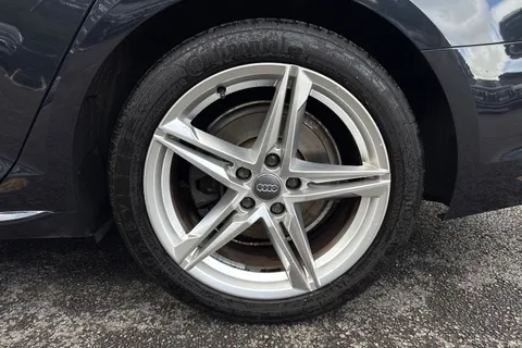 DG17PHF Audi A4 2.0 TDI ultra S line Euro 6 (s/s) 4dr Thumbnail #7