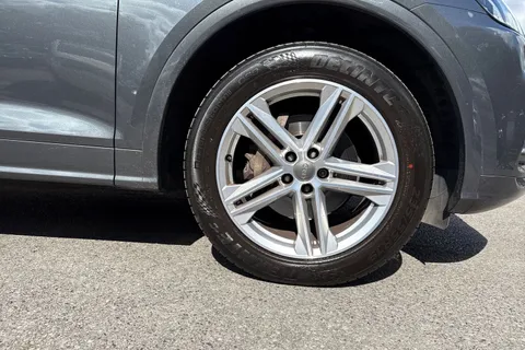 BT68ZGD Audi Q5 2.0 TDI 40 S line S Tronic quattro Euro 6 (s/s) 5dr Thumbnail #7