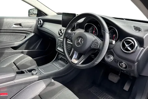 SR68KCV Mercedes-Benz Gla 1.6 GLA180 Urban Edition 7G-DCT Euro 6 (s/s) 5dr Thumbnail #8