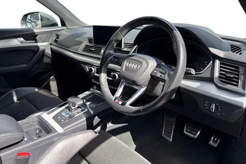 BT68ZGD Audi Q5 2.0 TDI 40 S line S Tronic quattro Euro 6 (s/s) 5dr Thumbnail #8