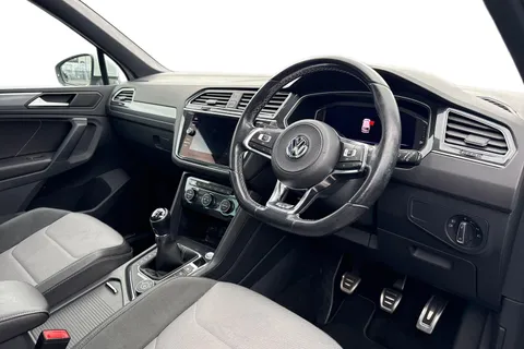DF19CWP Volkswagen Tiguan 2.0 TDI R-Line Tech 4Motion Euro 6 (s/s) 5dr Thumbnail #8
