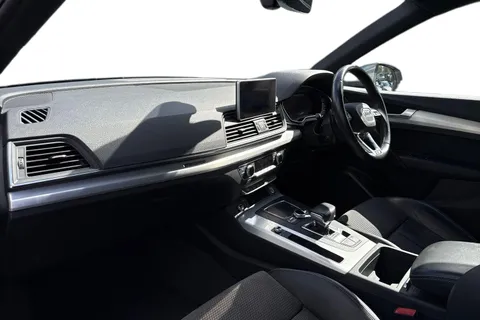 BT68ZGD Audi Q5 2.0 TDI 40 S line S Tronic quattro Euro 6 (s/s) 5dr Thumbnail #9
