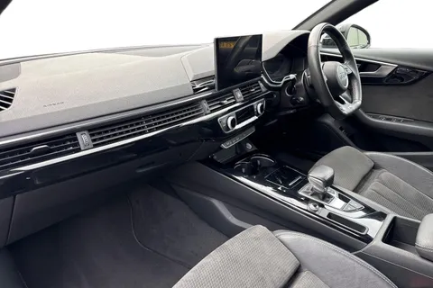 KP21MKO Audi A4 2.0 TFSI 35 Black Edition S Tronic Euro 6 (s/s) 4dr Thumbnail #9