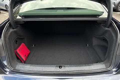 DG17PHF Audi A4 2.0 TDI ultra S line Euro 6 (s/s) 4dr Thumbnail #10