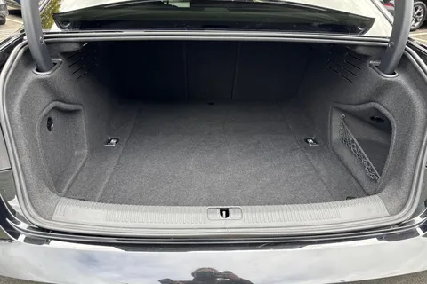 KP21MKO Audi A4 2.0 TFSI 35 Black Edition S Tronic Euro 6 (s/s) 4dr Thumbnail #10