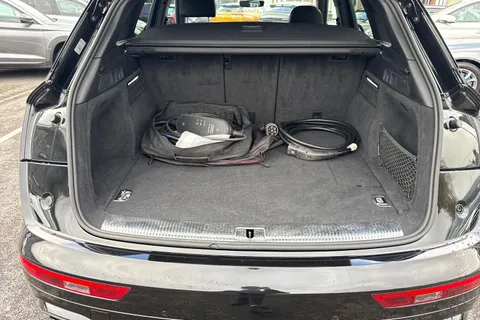 VN21JYR Audi Q5 2.0 TFSIe 50 Edition 1 S Tronic quattro Euro 6 (s/s) 5dr 17.9kWh Thumbnail #10