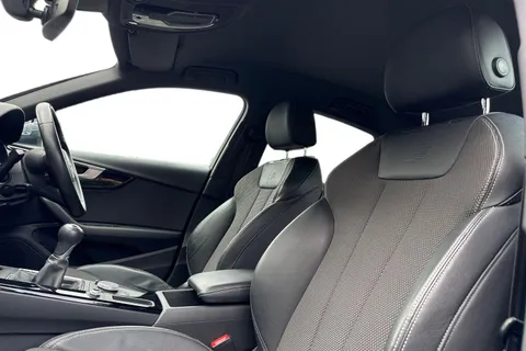 DG17PHF Audi A4 2.0 TDI ultra S line Euro 6 (s/s) 4dr Thumbnail #11