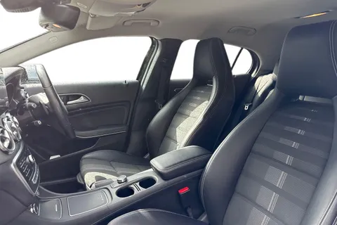 SR68KCV Mercedes-Benz Gla 1.6 GLA180 Urban Edition 7G-DCT Euro 6 (s/s) 5dr Thumbnail #11