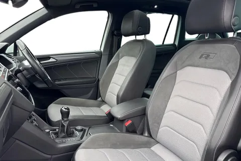 DF19CWP Volkswagen Tiguan 2.0 TDI R-Line Tech 4Motion Euro 6 (s/s) 5dr Thumbnail #11