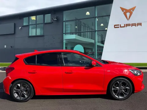 MX20WUT Ford Focus 1.0T EcoBoost ST-Line Euro 6 (s/s) 5dr Thumbnail #4