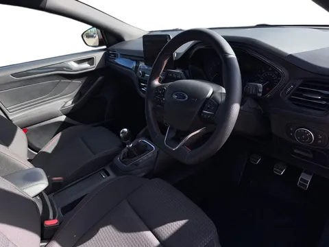 MX20WUT Ford Focus 1.0T EcoBoost ST-Line Euro 6 (s/s) 5dr Thumbnail #8