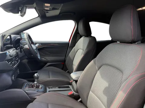 MX20WUT Ford Focus 1.0T EcoBoost ST-Line Euro 6 (s/s) 5dr Thumbnail #11