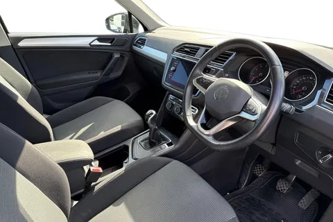 DG71YDP Volkswagen Tiguan 1.5 TSI (EVO) | Lane Assist Thumbnail #8