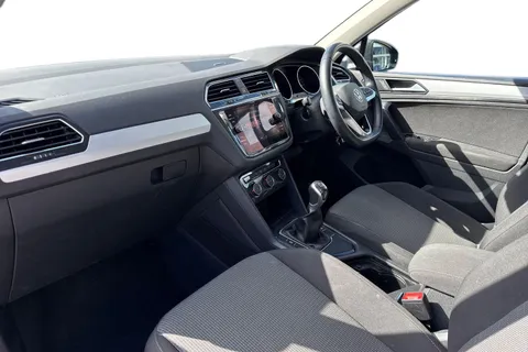 DG71YDP Volkswagen Tiguan 1.5 TSI (EVO) | Lane Assist Thumbnail #9