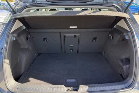 SK71WKT Volkswagen Golf 1.5 TSI Life 5dr **1 YEAR WARRANTY** Thumbnail #7