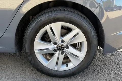 SK71WKT Volkswagen Golf 1.5 TSI Life 5dr **1 YEAR WARRANTY** Thumbnail #10