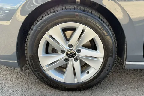 SK71WKT Volkswagen Golf 1.5 TSI Life 5dr **1 YEAR WARRANTY** Thumbnail #11