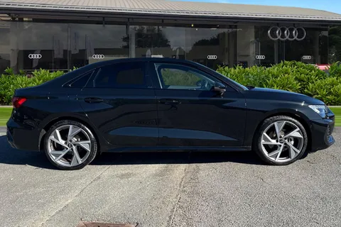 KN74ZDO Audi A3 Black Edition 35 TFSI 150 PS S tronic Thumbnail #4