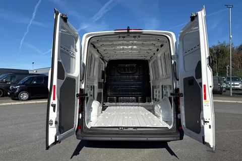 DG75CFZ Volkswagen Crafter CR30 Commerce MWB 140 PS FWD  - Bus Pack / Rear Camera Thumbnail #7