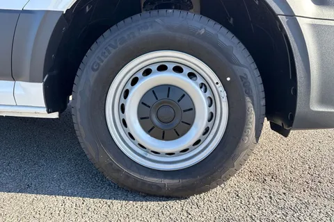 DG75CFZ Volkswagen Crafter CR30 Commerce MWB 140 PS FWD  - Bus Pack / Rear Camera Thumbnail #10