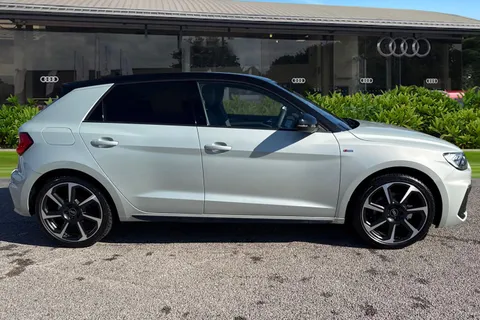 Audi A1 1.0 TFSI 30 Black Edition Sportback S Tronic Euro 6 (s/s) 5dr Thumbnail #4