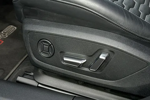 44 of 63 for Audi RS 6 Avant 4.0 TFSI V8 Carbon Black Estate 5dr Petrol Tiptronic quattro Euro 6 (s/s) (600 ps)