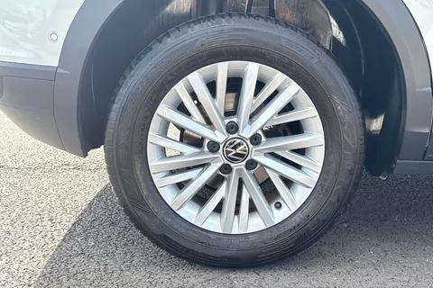 MD23FDO Volkswagen T-Roc 1.0 TSI Life 5dr Thumbnail #11