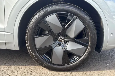 KR74VFT Volkswagen Touareg 3.0 V6 TDI 4Motion 286 Black Edition 5dr Tip Auto Thumbnail #10