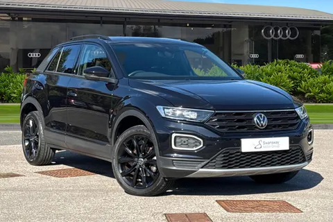 PK71SZJ Volkswagen T-Roc 1.5 TSI EVO Black Edition DSG Euro 6 (s/s) 5dr Thumbnail #2