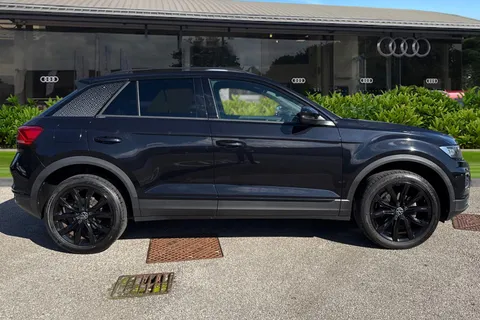 PK71SZJ Volkswagen T-Roc 1.5 TSI EVO Black Edition DSG Euro 6 (s/s) 5dr Thumbnail #4
