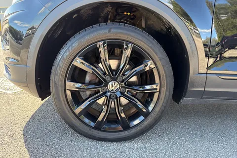 PK71SZJ Volkswagen T-Roc 1.5 TSI EVO Black Edition DSG Euro 6 (s/s) 5dr Thumbnail #11