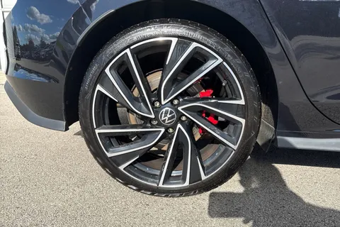 AP70VCJ Volkswagen Golf 2.0 TSI GTI DSG Euro 6 (s/s) 5dr Thumbnail #11