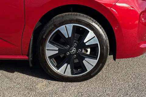 BD74HPN Volkswagen Multivan LWB 2.0 TDI 150PS Style DSG 7 Seat/Panoramic Sunroof + Tow Pack Thumbnail #10