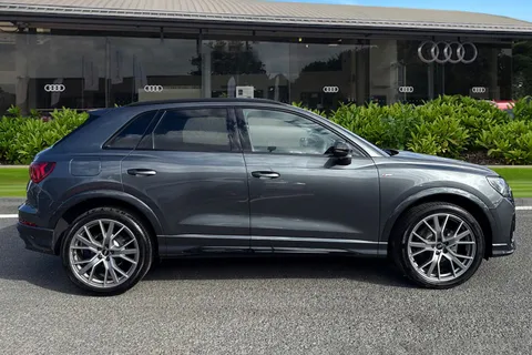 DF74MWK Audi Q3 Black Edition 35 TFSI 150 PS S tronic Thumbnail #4