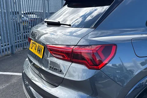 DF74MWK Audi Q3 Black Edition 35 TFSI 150 PS S tronic Thumbnail #8