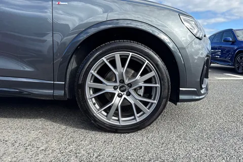 DF74MWK Audi Q3 Black Edition 35 TFSI 150 PS S tronic Thumbnail #10