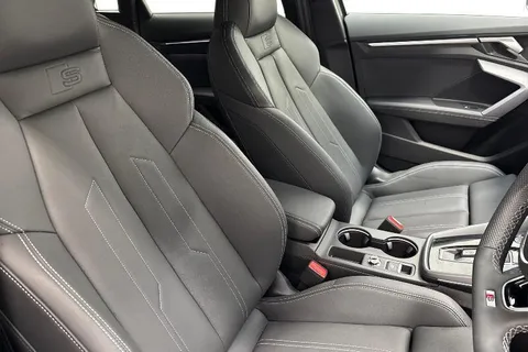 KR74EFM Audi A3 Black Edition 40 TFSI e  204 PS S tronic Thumbnail #9