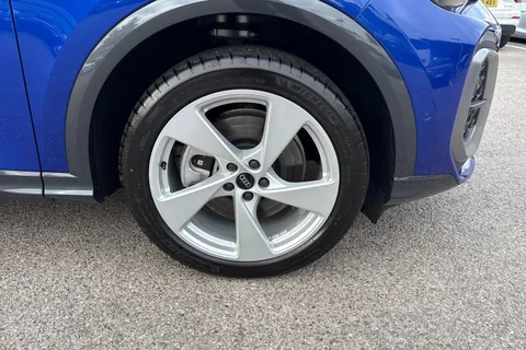  Audi Q5 2.0 TDI S line S Tronic quattro Euro 6 (s/s) 5dr Thumbnail #12