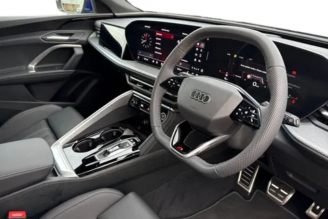  Audi Q5 2.0 TDI S line S Tronic quattro Euro 6 (s/s) 5dr Thumbnail #14