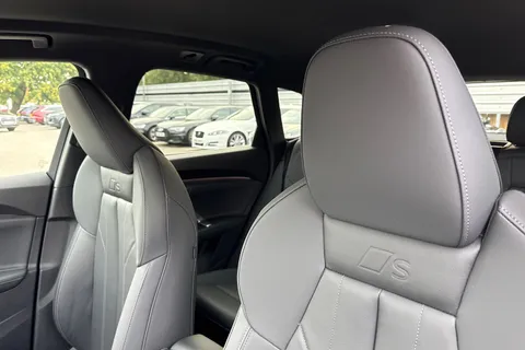  Audi Q5 2.0 TDI S line S Tronic quattro Euro 6 (s/s) 5dr Thumbnail #24