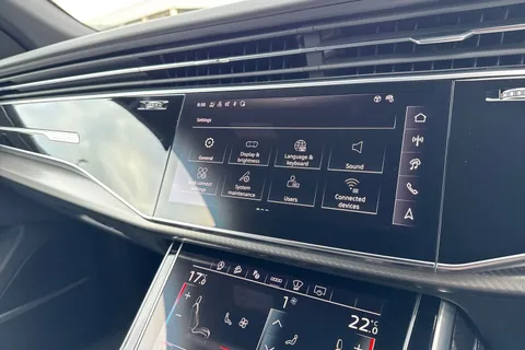  Audi RS Q8 4.0 TFSI V8 Tiptronic quattro Euro 6 (s/s) 5dr Thumbnail #53