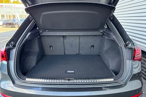 DN72XYO Audi Q3 Black Edition 35 TFSI 150 PS S tronic Thumbnail #7