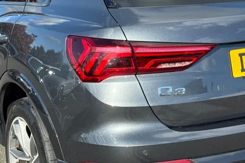 DN72XYO Audi Q3 Black Edition 35 TFSI 150 PS S tronic Thumbnail #8