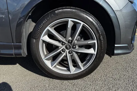 DN72XYO Audi Q3 Black Edition 35 TFSI 150 PS S tronic Thumbnail #10