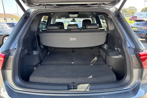 KP25OFO Volkswagen Tiguan Allspace 2.0 TDI R-Line 5dr DSG ⭐Tow bar, swivelling | Rear view camera | Winter pac Thumbnail #7
