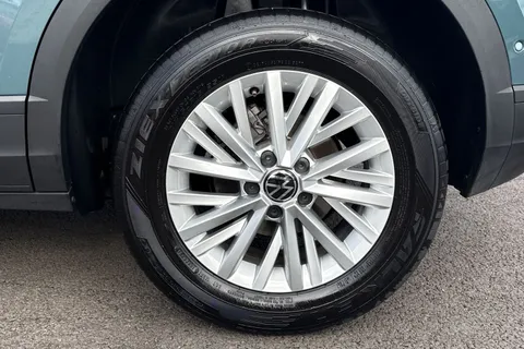 GD24RYH Volkswagen T-Roc 1.0 TSI 115 Life 5dr Thumbnail #10