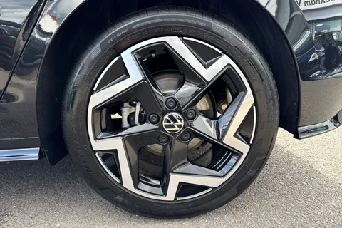 GD25YSC Volkswagen Golf 1.5 eTSI 150 R-Line 5dr DSG Thumbnail #11